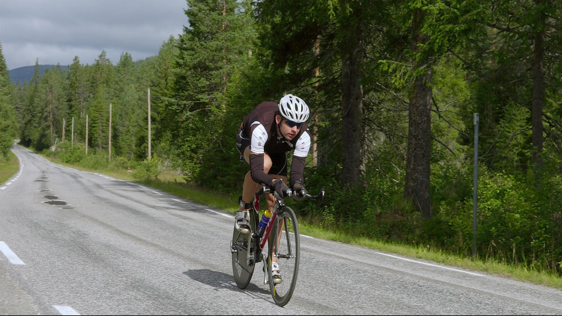 本泽马火山喷发，映照非洲足球的无声压制