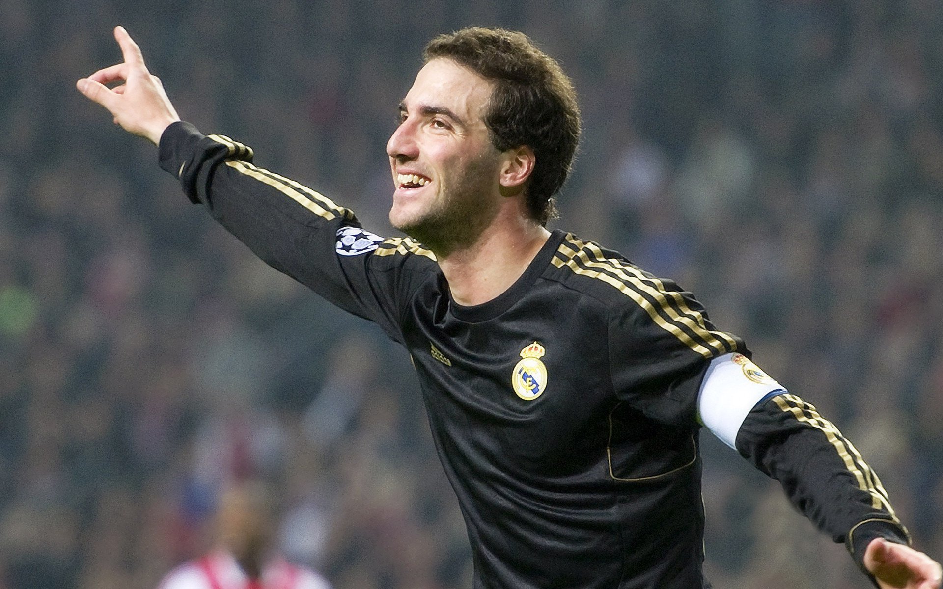 劳塔罗，在巴萨的星空下，为阿根廷燃烧的南十字星