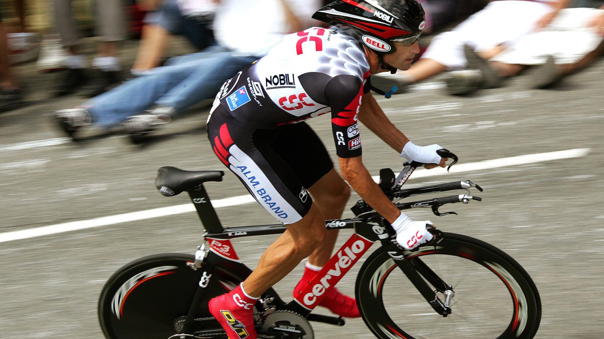 西甲德比硝烟未散,北欧海盗已吹响冲锋号,足球如何成为现代人的精神战场?